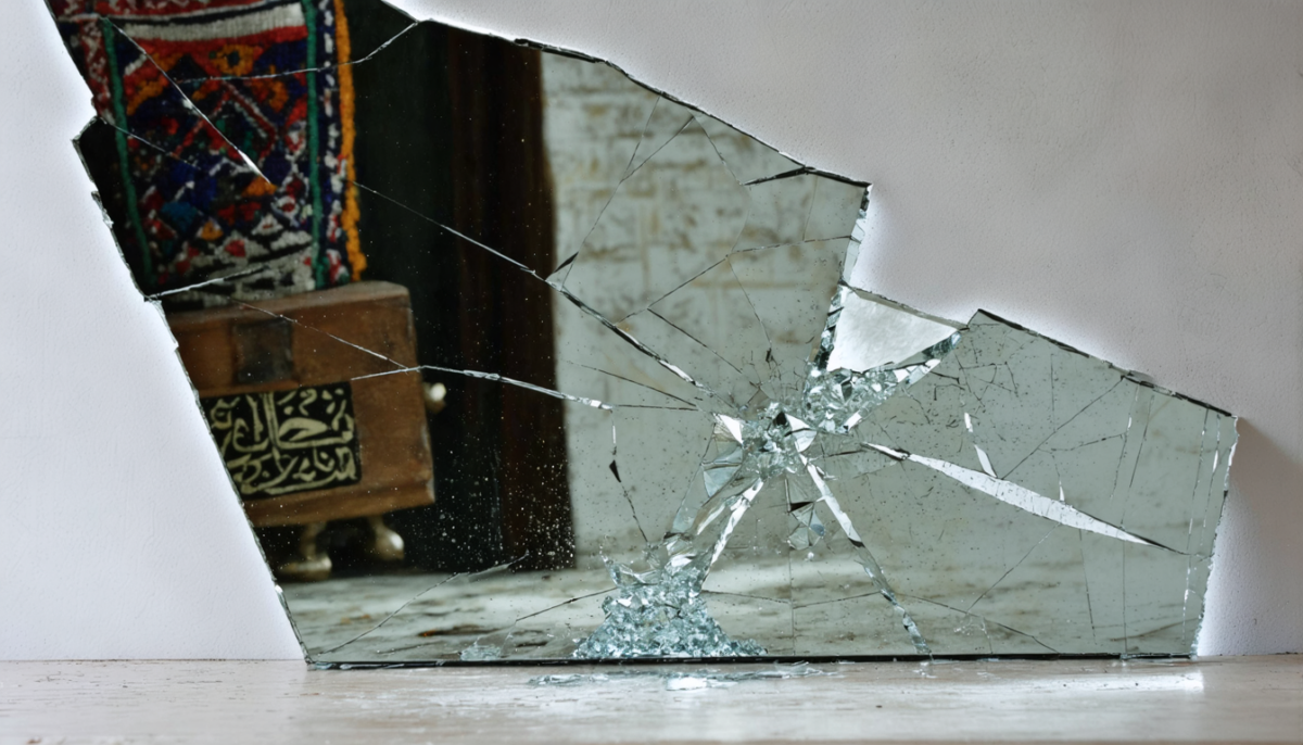 découvrez la signification spirituelle des miroirs qui se brisent spontanément et explorez les messages cachés derrière cet phénomène mystérieux.